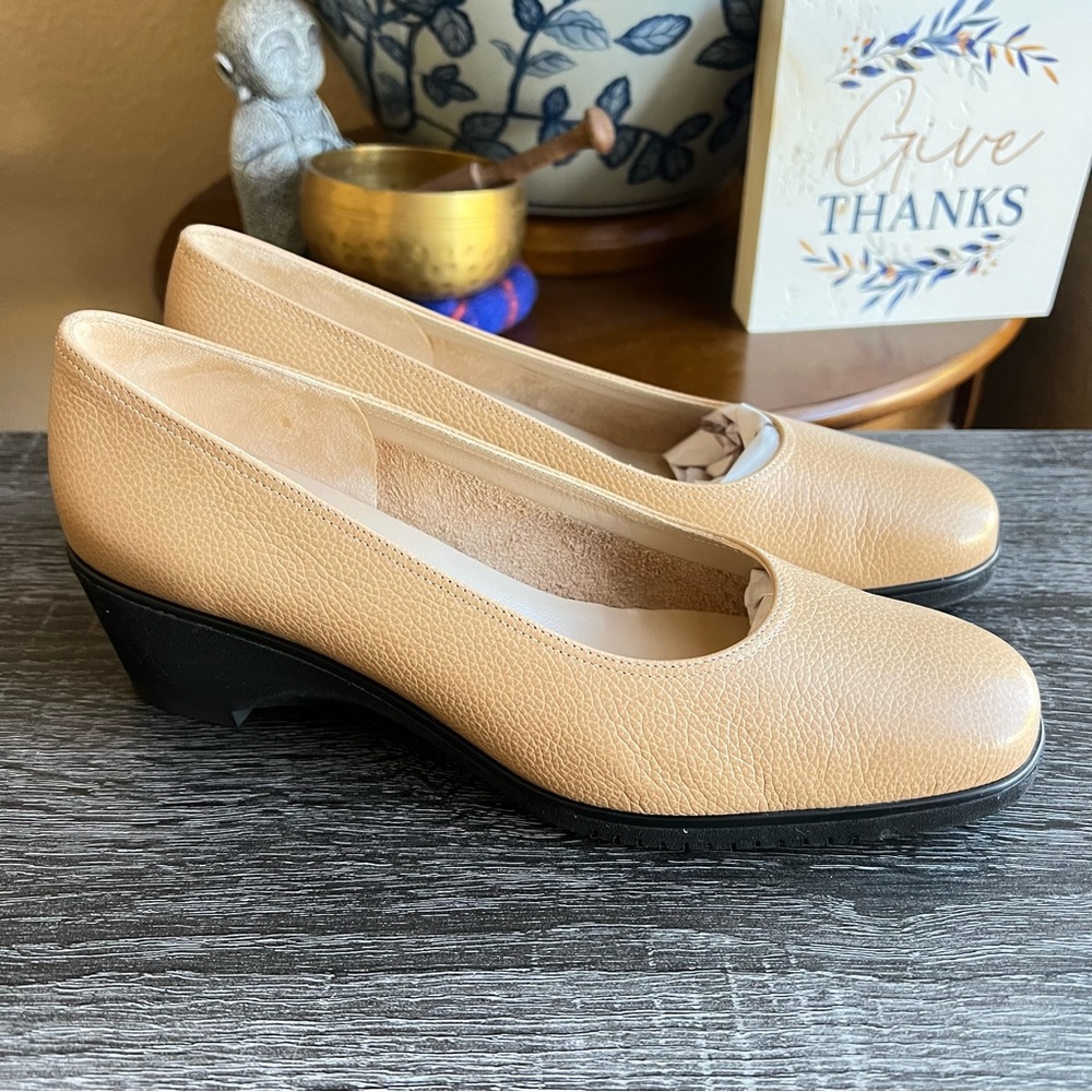 NWOT! Salvatore Ferragamo Nude Pump Wedges US6B $375